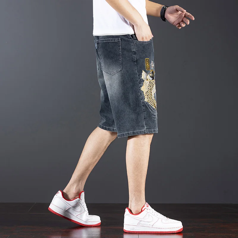 Рисунок 4 - Джинсовые шорты с вышивкой в китайском стиле