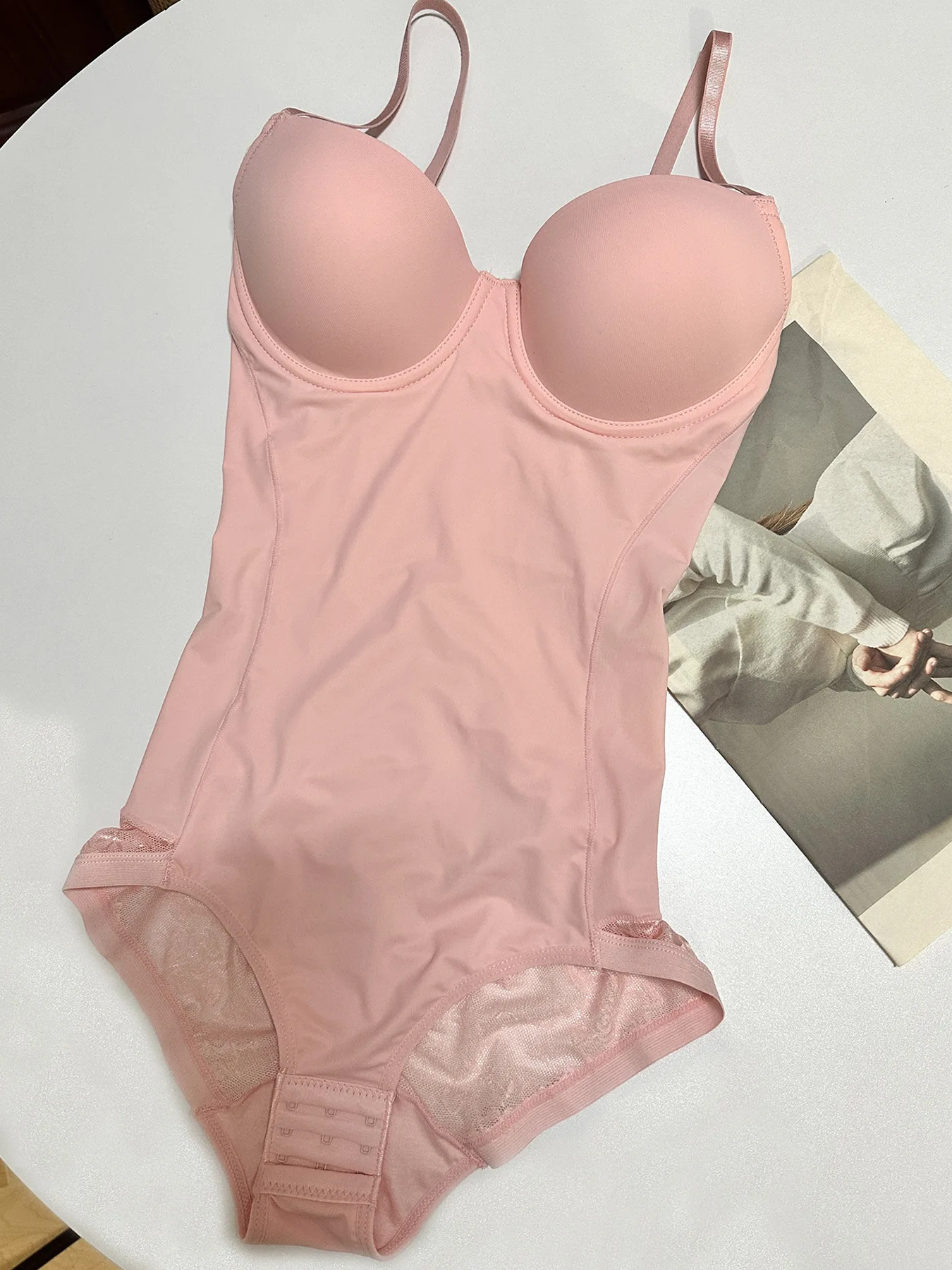 Body moldeador de encaje sin costuras para mujer con sujetador, control de abdomen posparto, efecto push-up._voghion.com