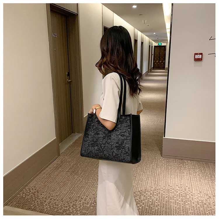 wristlet wallet Black Shoulder Bag Women 2022 New Trendy French Niche Texture Single Shoulder Underarm Bag Foreign Style Portable Tote Bag Women's Bags luxury