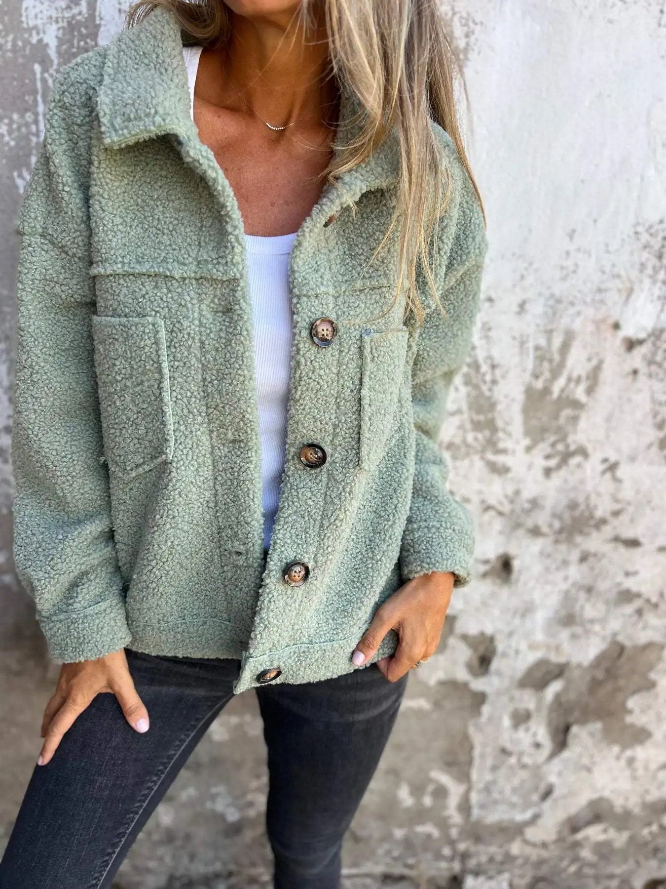 Veste teddy Oslo Cozy gris foncé, gros plan col et boutons