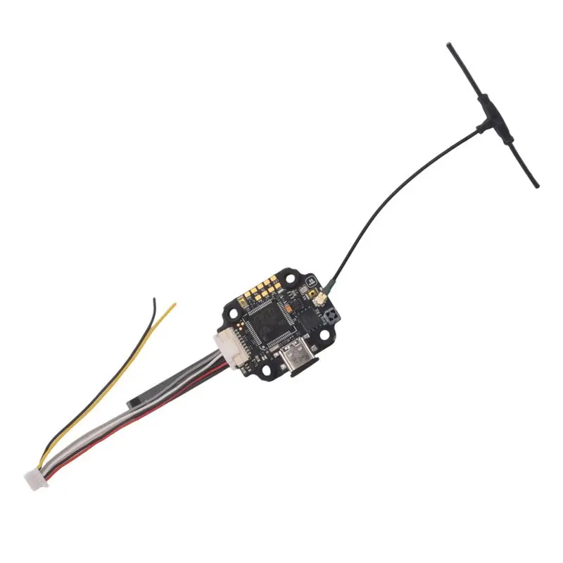 Performances optimales du contrôleur de vol F7 Mini 6.5g en vol, drone FPV stabilisé.