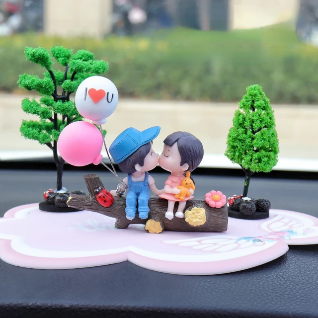 Accessoires de décoration de voiture, modèle d'anime Couple, Kawaii, figurine  d'action, ballon intérieur Auto, ornements de mariage, jouets cadeaux -  AliExpress