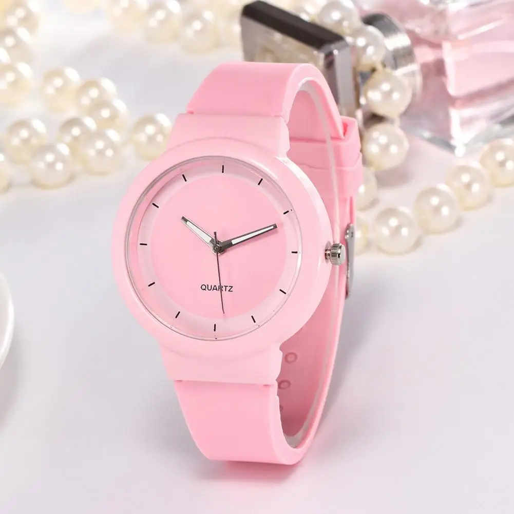 

Quartz Movement Watch Stylish Candy Color Women's Watch with Silicone Strap Quartz Movement Round Dial Fashionable for Birthday