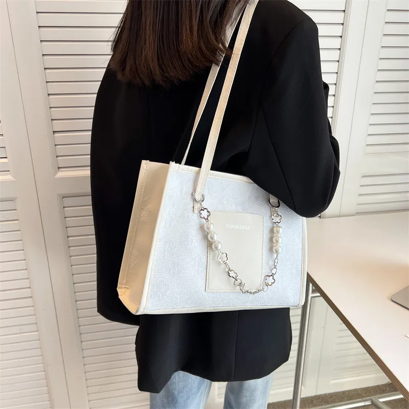 

Internet celebrity fashion for women's 2024 new summer high-capacity pearl chain shoulder with niche design