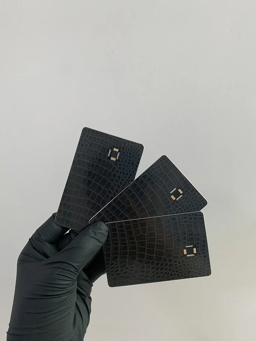 듀얼 인터페이스 NFC 메탈 카드 ISO 모델, EMV 칩 슬롯 탑재, 비접촉식 결제 지원, 13.56MHz RFID 통신, 공장 직판