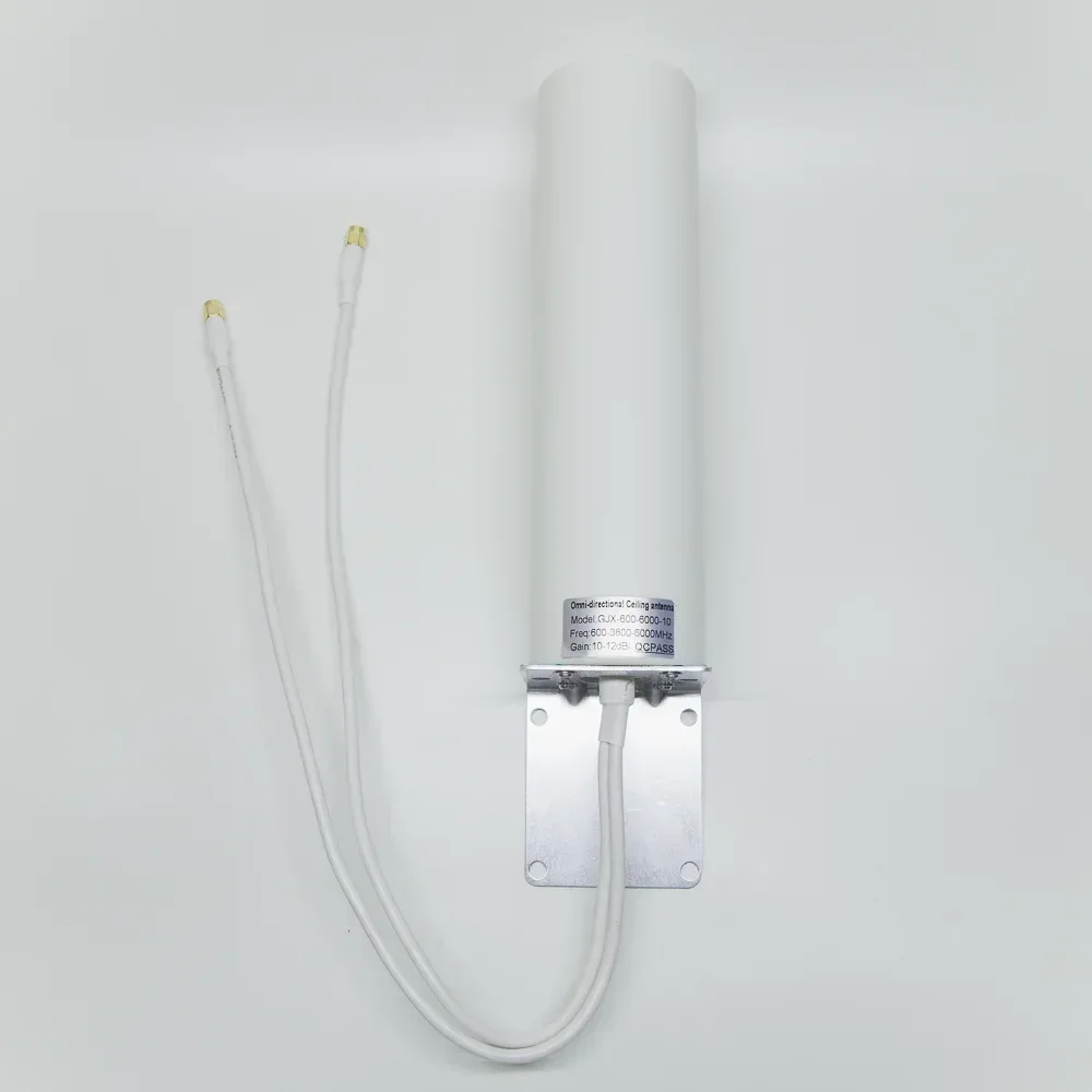 Antenne extérieure 5G omnidirectionnelle double 10-12dBi 600-6000MHz pour routeur LTE, montrant le boîtier étanche et les connecteurs.