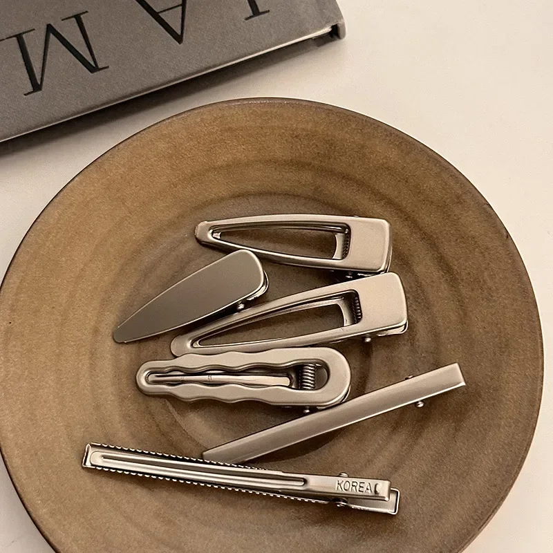 

Korean Ins Fashion Duckbill Clips Sliver Alloy Metal Bangs Hair Side Clips Hollow Out Hairpins for Women Girls Styling Tools
