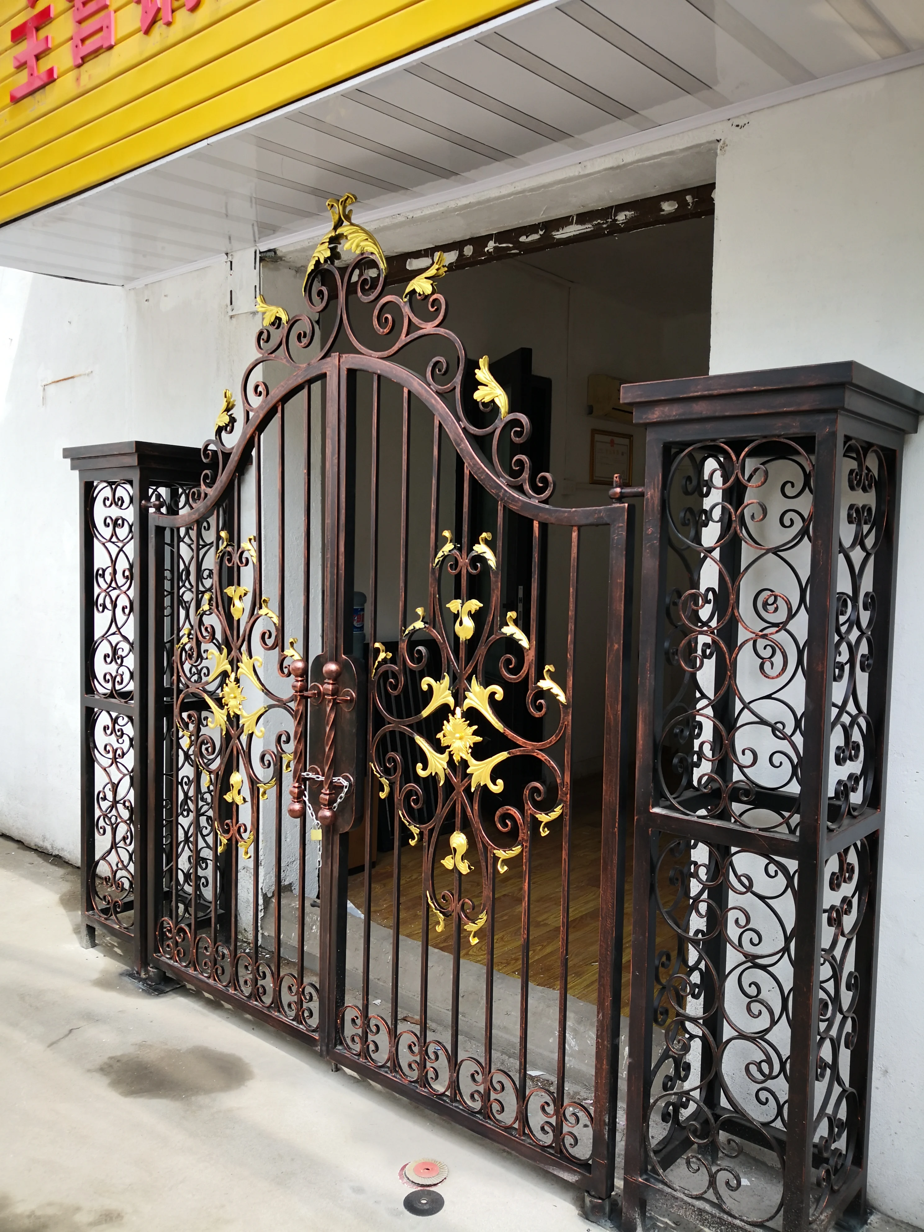 Sliding double door iron grill design wrought iron main gate on China –  China Windows and Doors Manufacturers Association