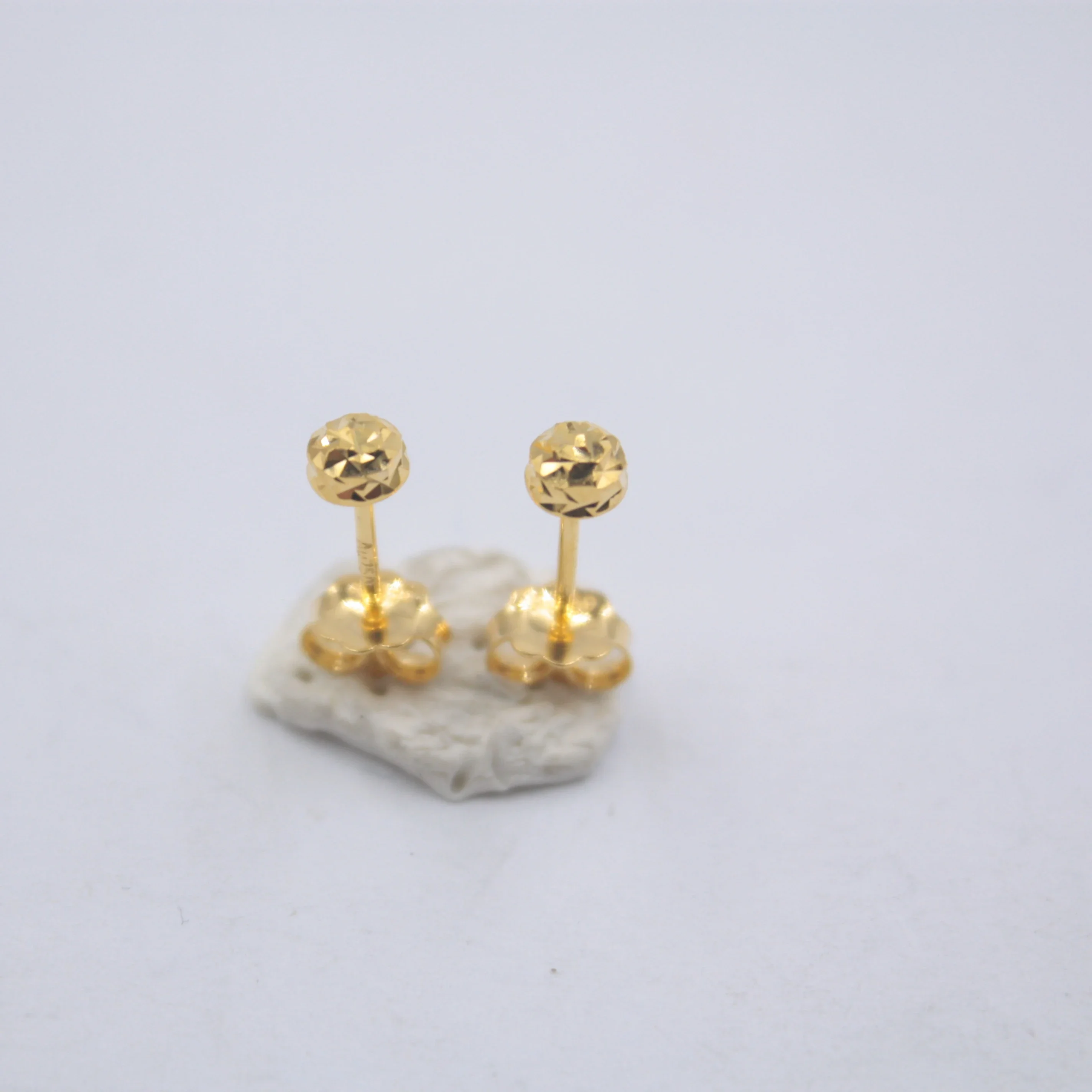 

Real 18K Yellow Gold Stud Earrings For Women Female Carved Half Ball Mini Earrings Gift