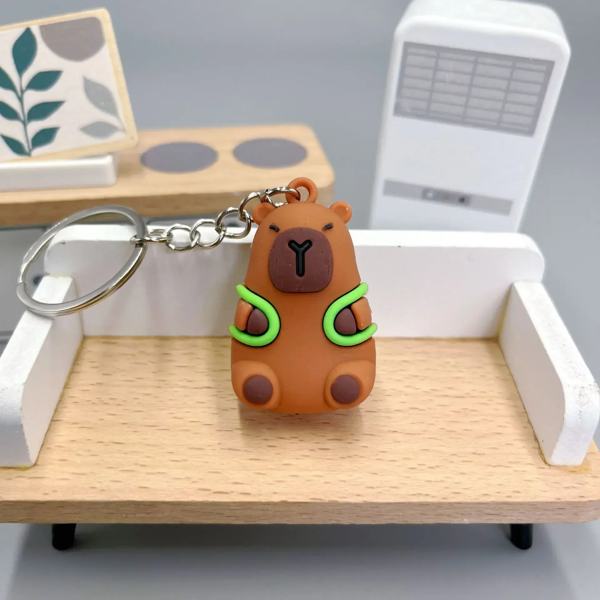 Adorable Capybara Keychain Doll - Charming PVC Soft Rubber Pendant for Backpacks and Mobile Phones