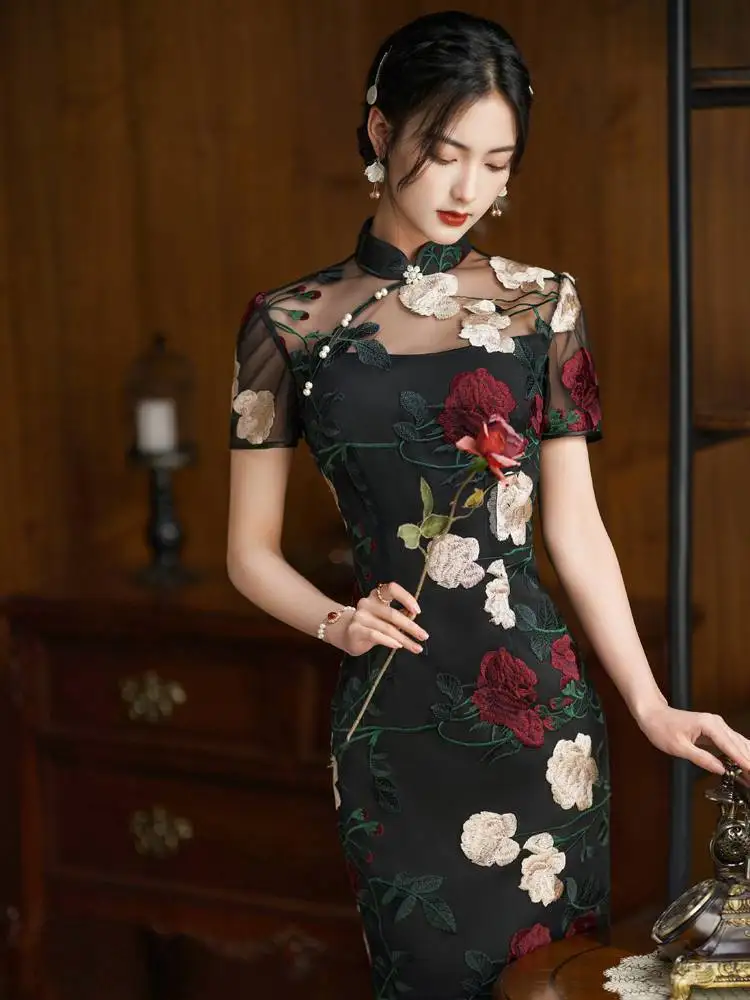 Chinese Dress Black Lace Embroidered Flower Cheongsam for Young Women