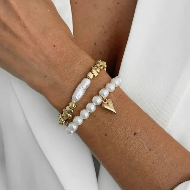 2Pcs/Set Elegant Imitation Pearl Bracelet for Women Bohemian Elastic Rope Chain Bracelet with Heart Pendant Jewelry Gift 1