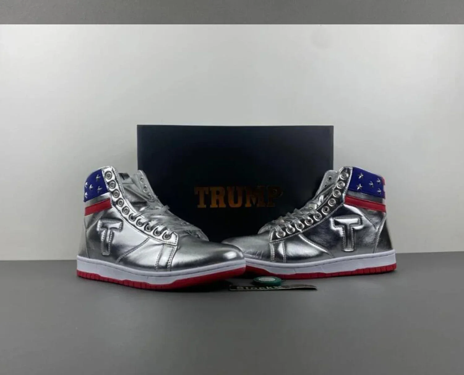 Gold Trump Sneakers 2024 MAGA Never Surrender Shoes High Top Sneaker Gym Basketball Shoe Men's Casual Boots Road Sneakers