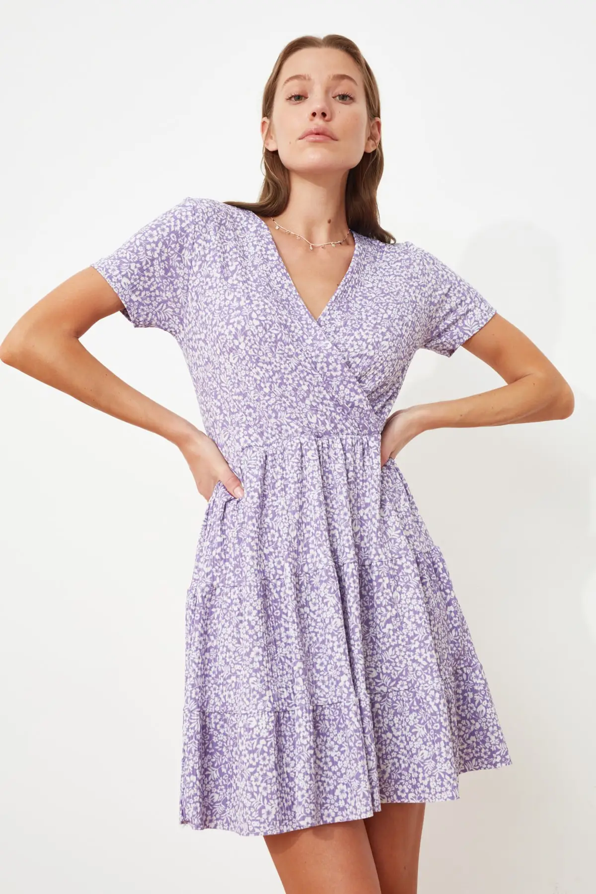 Трикотажное платье с V-образным вырезом и цветочным узором | Женская одежда