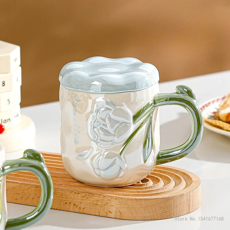 Creative Pearl Glazed Rose Three-dimensional Relief Mug With Lid, 420ML Capacity, Ceramic With Handle Milk Coffee Water Cup, 1Pc