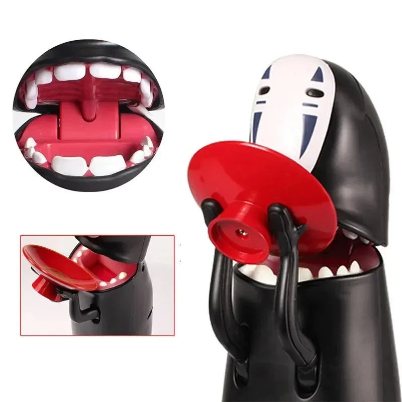 Cofrinho automático em forma de porco sem rosto, inspirado em A Viagem de Chihiro._voghion.com