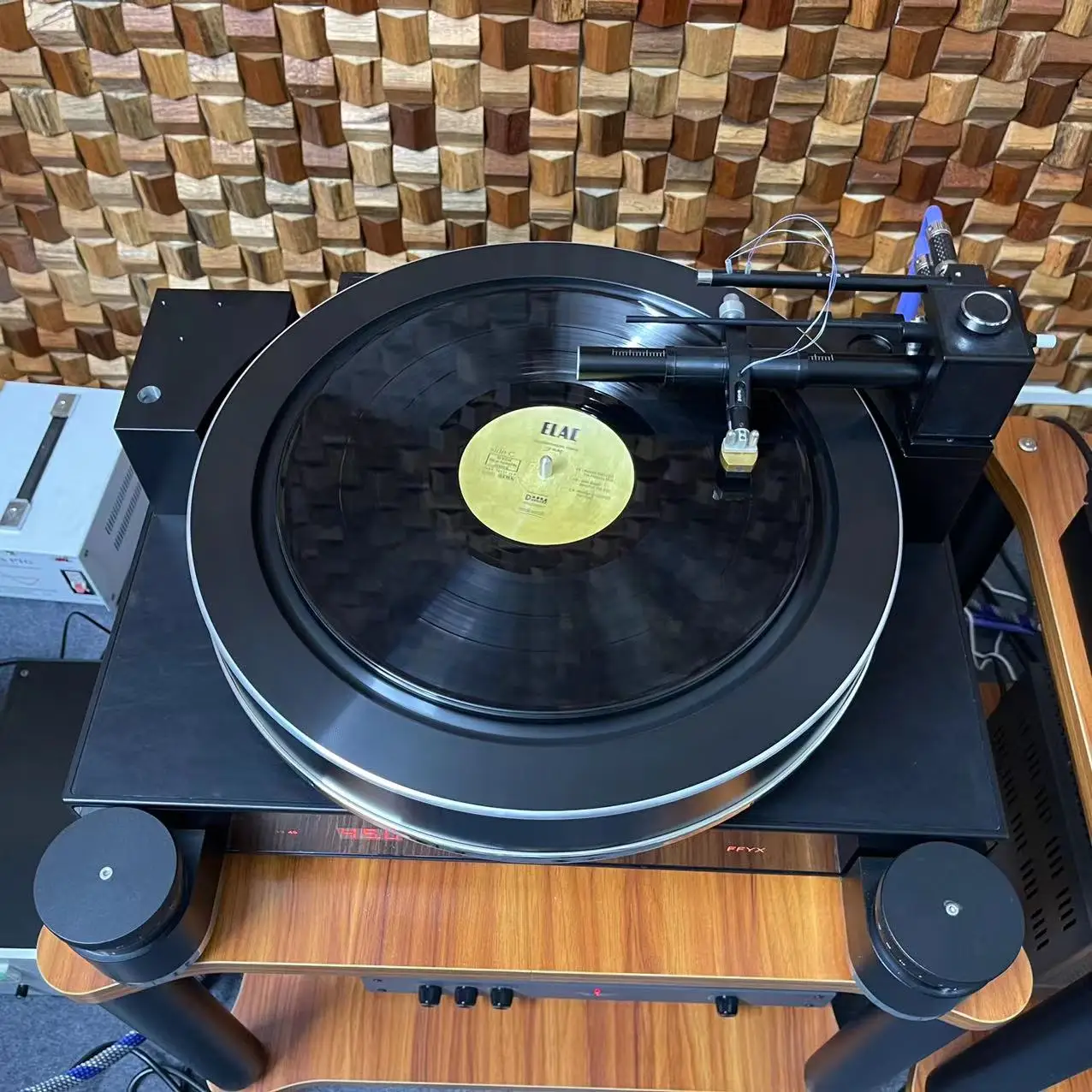 Рисунок 3 - Виниловый проигрыватель FFYX T1801 LP без картриджа