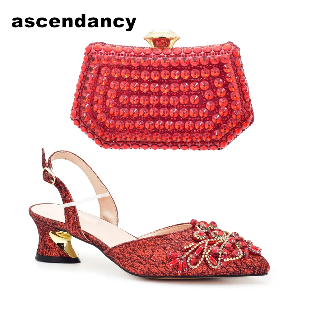 

New Arrival 2024 Elegant Lady Pointed-Toe Party Shoes Hollow Embroidery Rhinestone Design Italian Shoes and Bags Matching Set