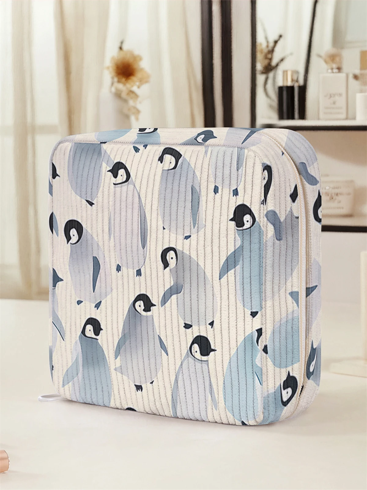 Penguin pattern printed sanitary napkin storage bag, women's lightweight tissue bag, sanitary tissue bag