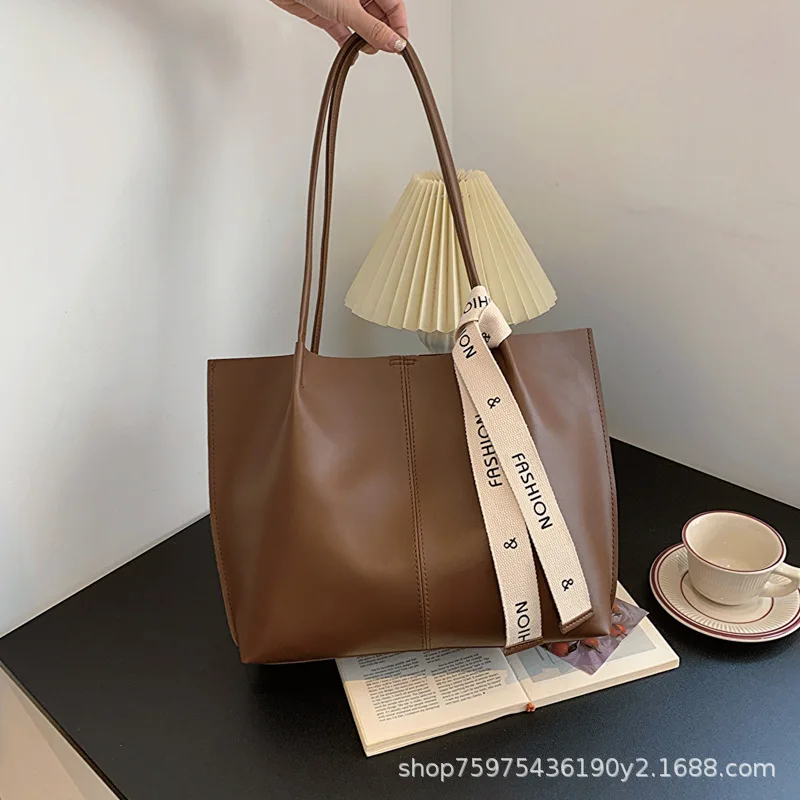 Winter Large Capacity Women's Shoulder Bag New and Small Retro Shoulder Bag High Sense Big Commuting Tote Trendy