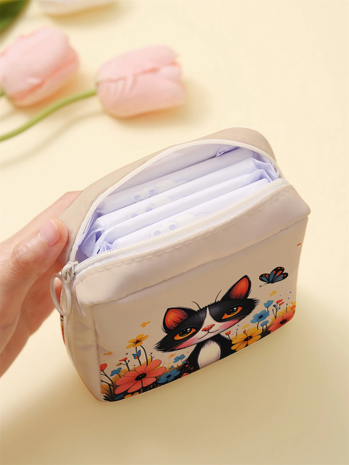 Cute cat printed sanitary napkin storage bag, women's lightweight tissue bag, sanitary tissue bag