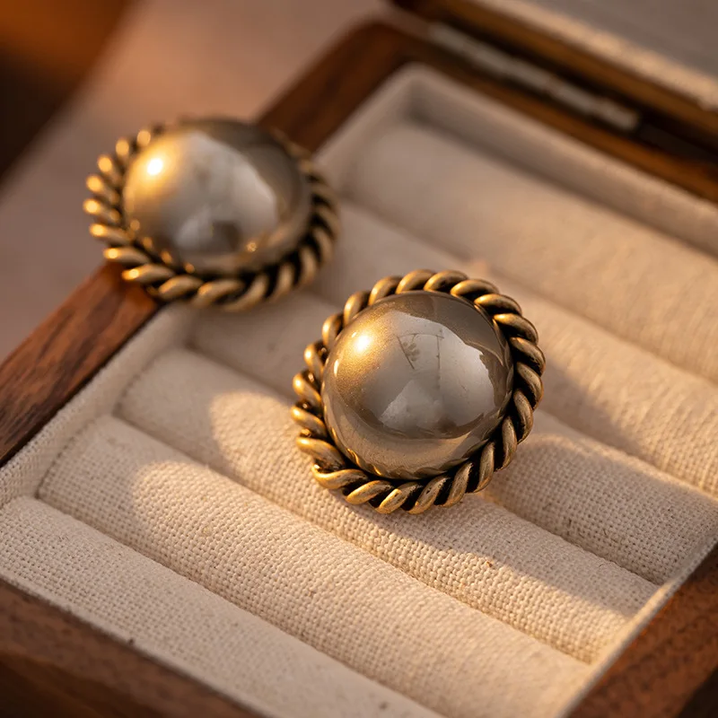 Light luxury retro round earrings for women