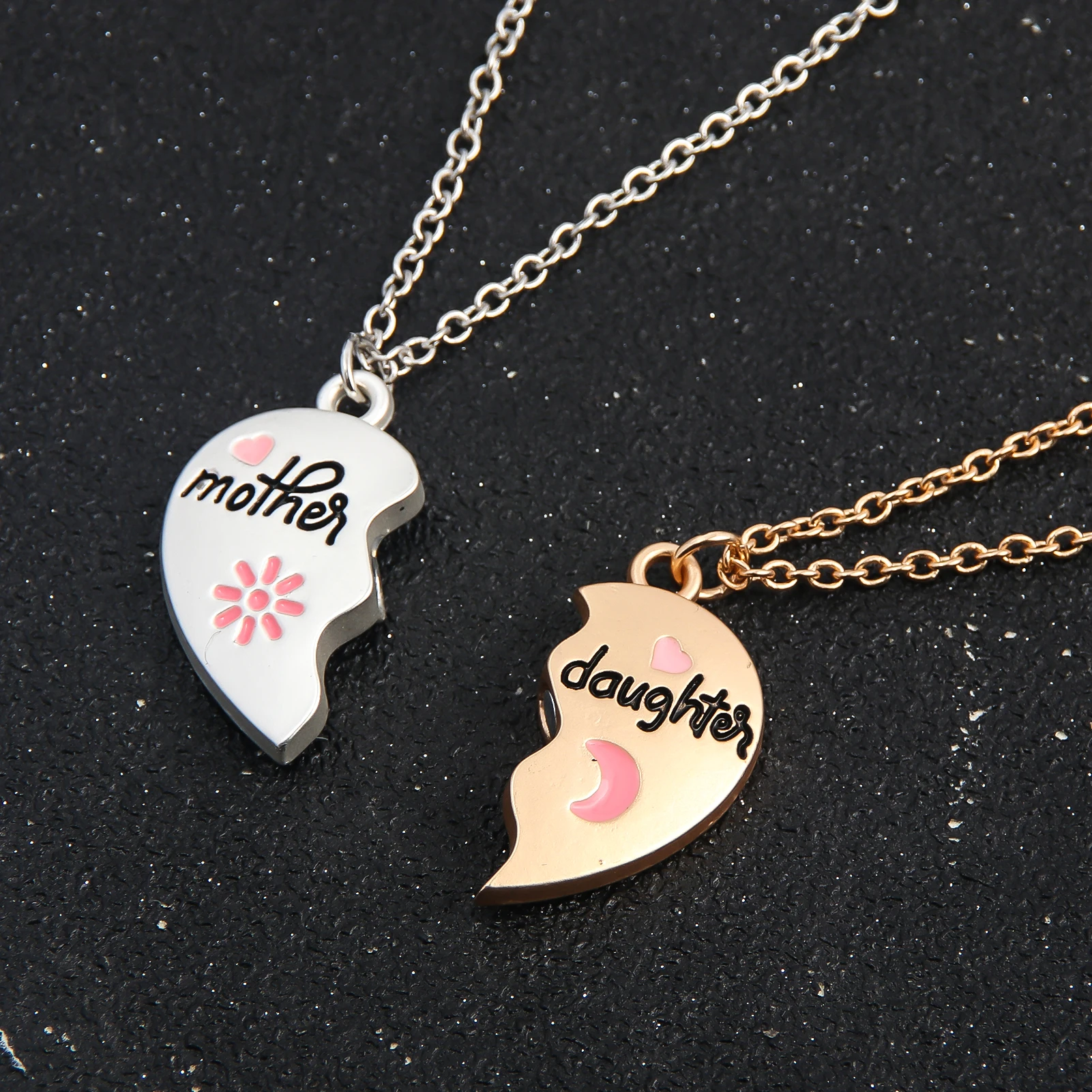 2Pcs/Set Mother Daughter Necklace Magnetic Split Heart Matching