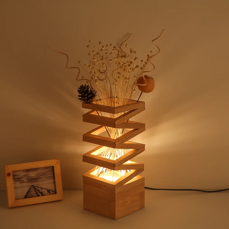 

Креативная простая настольная лампа, декоративная прикроватная лампа с цветочной композицией из бревен для уютной и романтической спальни, гостиной, кабинета, с зарядкой