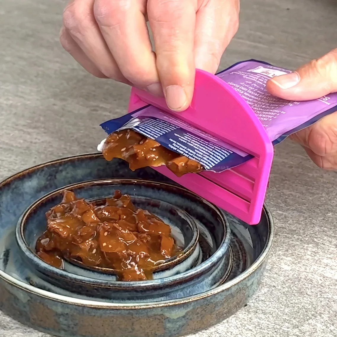 1/2 pcs Cat Treat Dispenser, Pet Feeding, Reusable, Cat Treat Distributor, Multifunctional Squeezer, Keeps Hands Clean