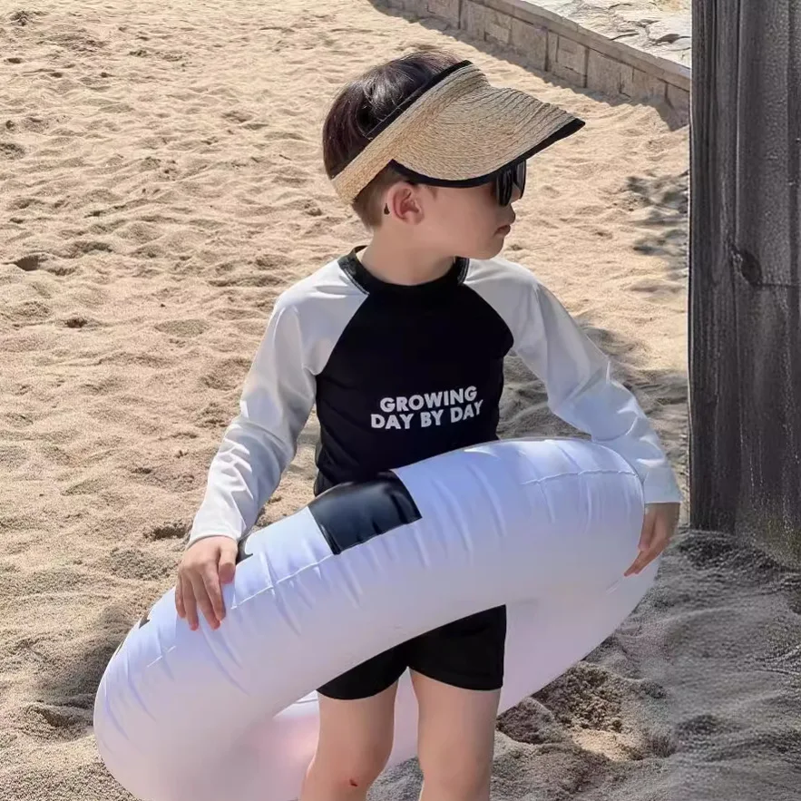 

Детская одежда, Детский Повседневный комплект, Новинка лета 2024, повседневный купальник для мальчиков в южнокорейском стиле с надписью и разрезом на море, с длинным рукавом