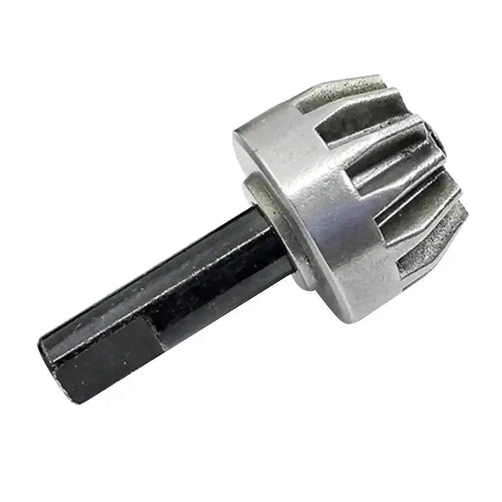 Gros plan sur le pignon différentiel 13T HSP 02030, pièce de rechange pour buggy radiocommandé.