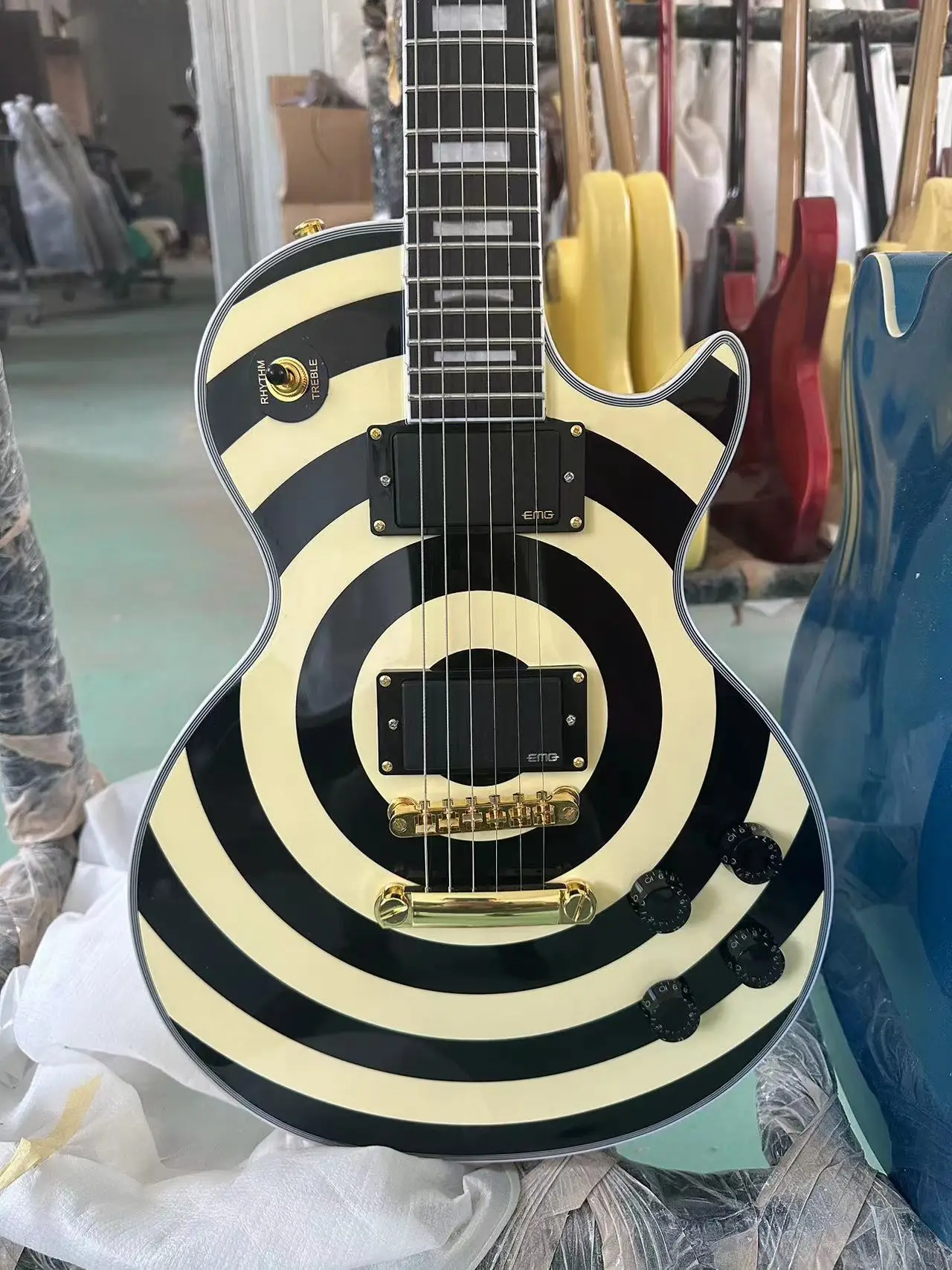 

Customized electric guitar, EMG active pickup, exquisite veneer, high quality, free shipping