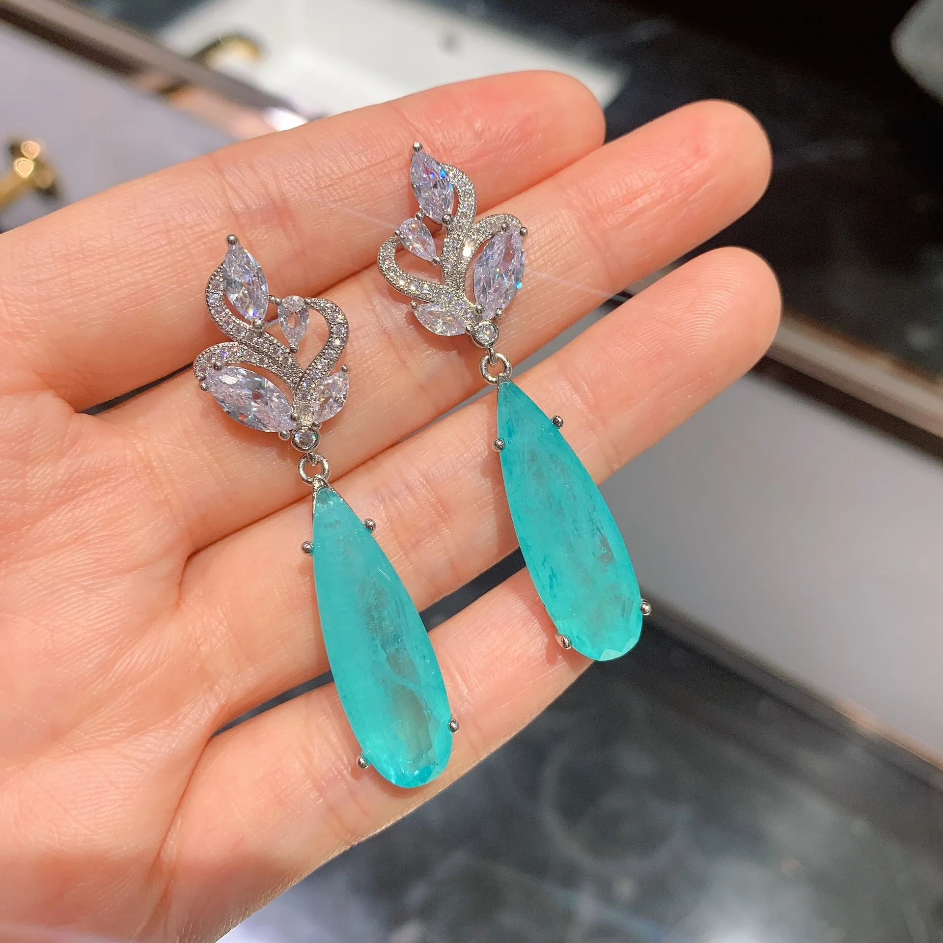 Orecchini a bottone in argento sterling con perle a forma di farfalla