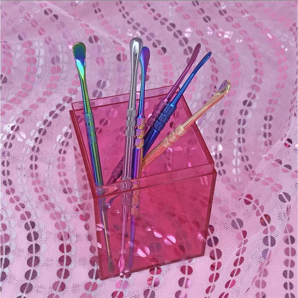 Elegant Pink Cigarette Case with Intricate Carving Design