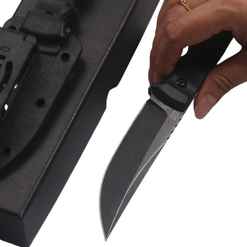 The blade is made of Niolox and the handle is made of G10 to provide enough grip to connect to the paracord. 5
