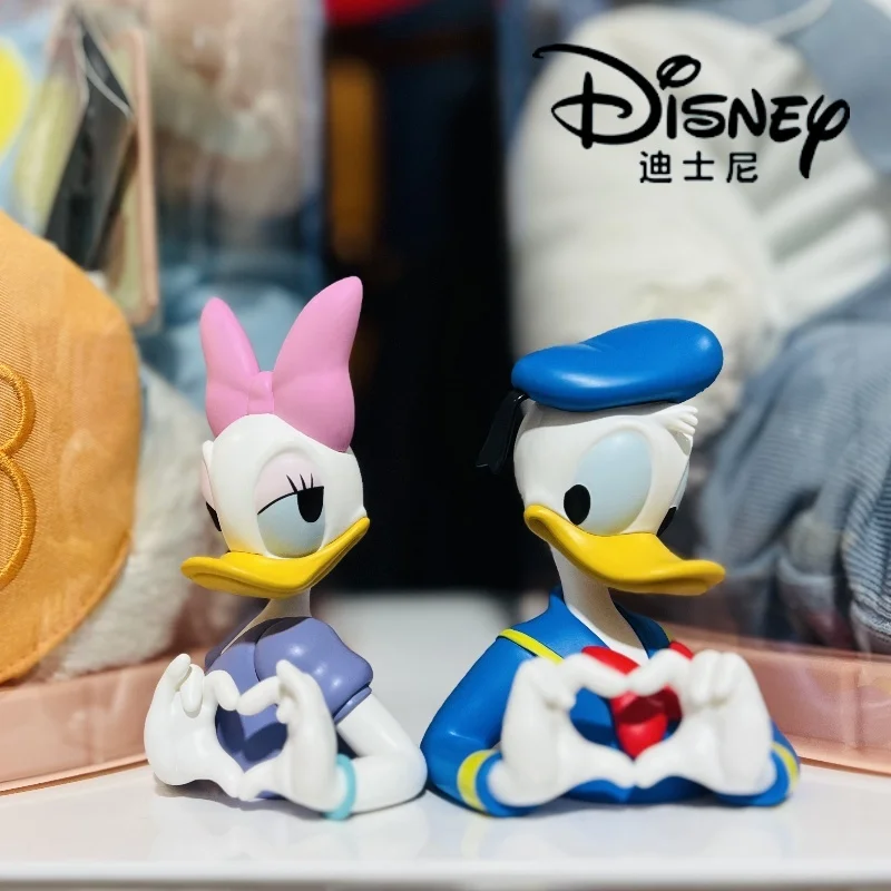 

Disney Loves Donald Duck Daisy Mini Heart Half Bust Stylish Handwork Cartoon Models Fashiontable Decoration Maiden Fortoys Gift