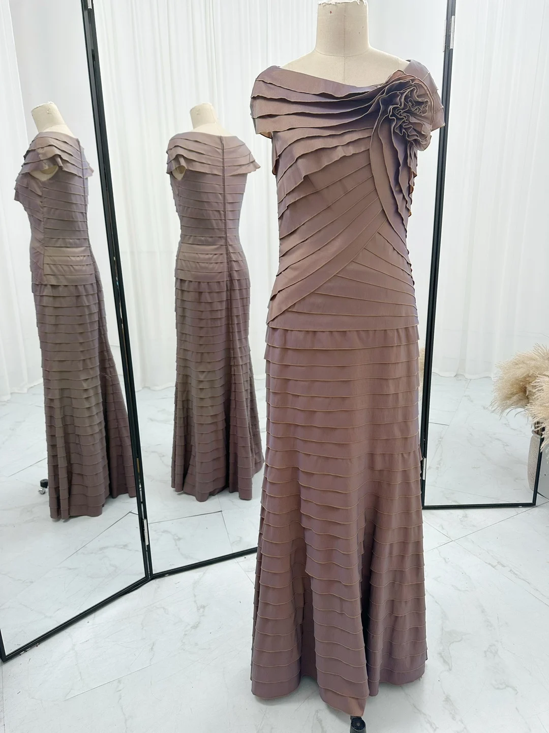 

Элегантная сказочная вечерняя одежда в виде верблюжьего цветка для банкета и дня рождения, M1231