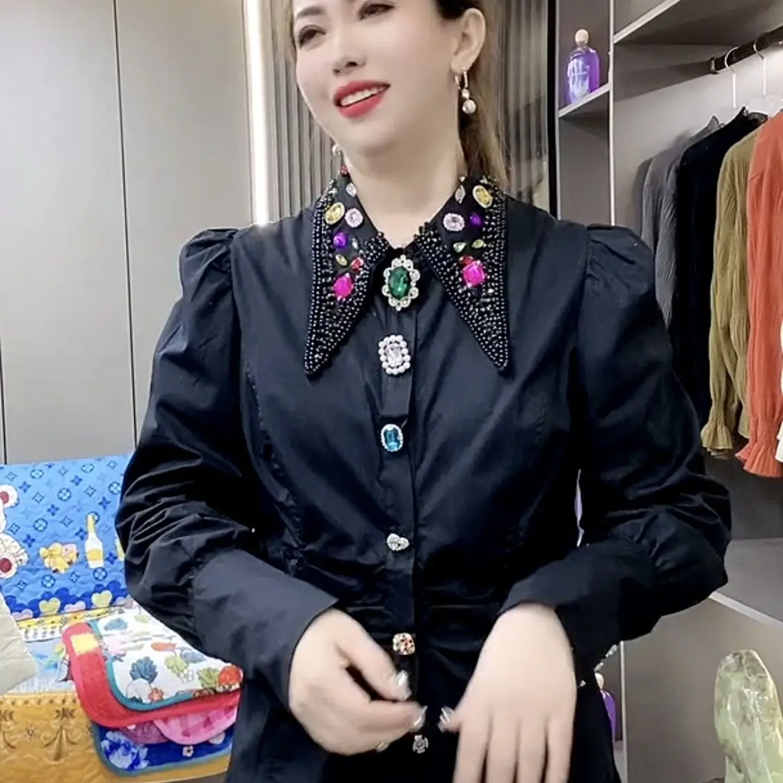 宝石モチーフ 長袖ブラウスジャケット Precious掲載】【ウォッシャブル】シルデューサテンジャカード