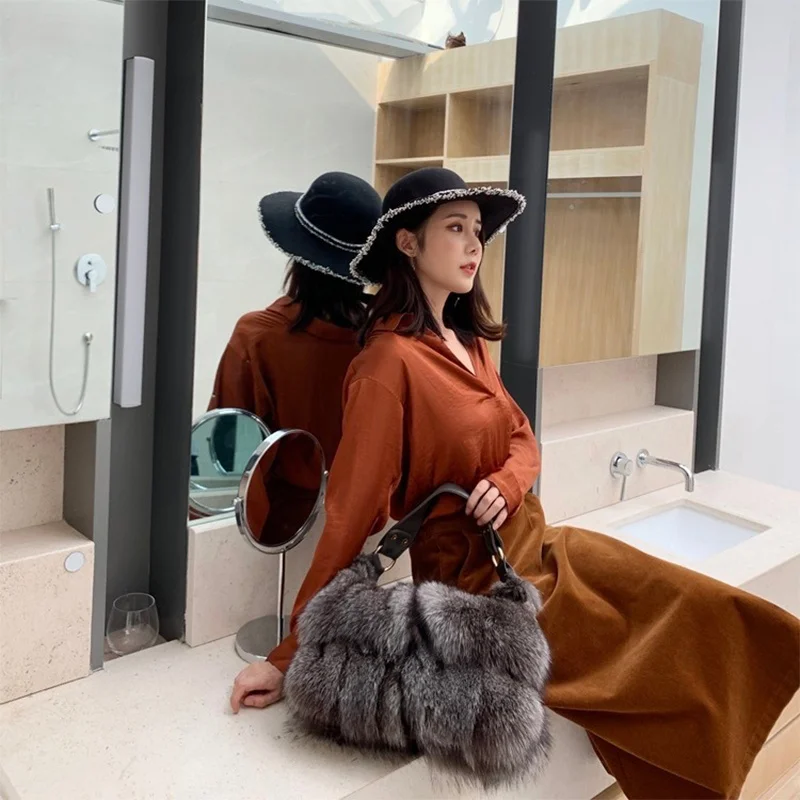 Luxury Fox Hair Shoulder Bag For Women's New Fashionable Large Capacity Fur Handbag With Fluffy Plush Commuter Bag