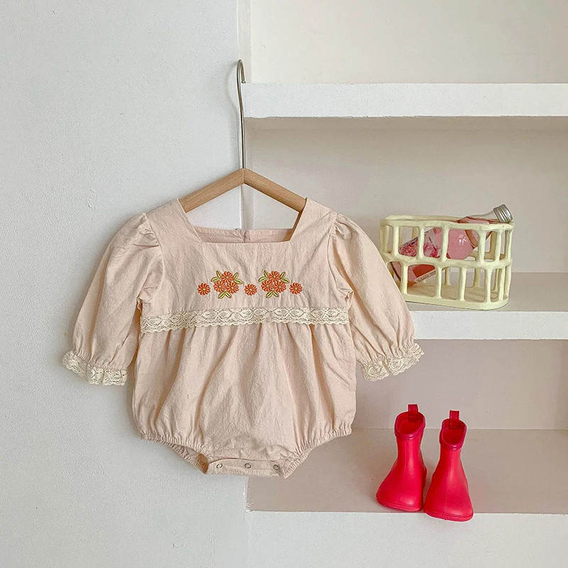 

Baby Girls Sweet Lace Romper Autumn New Embroidered Square Collar Jumpsuit Infant Cotton Flower Puff Sleeve Long Sleeve Rompers