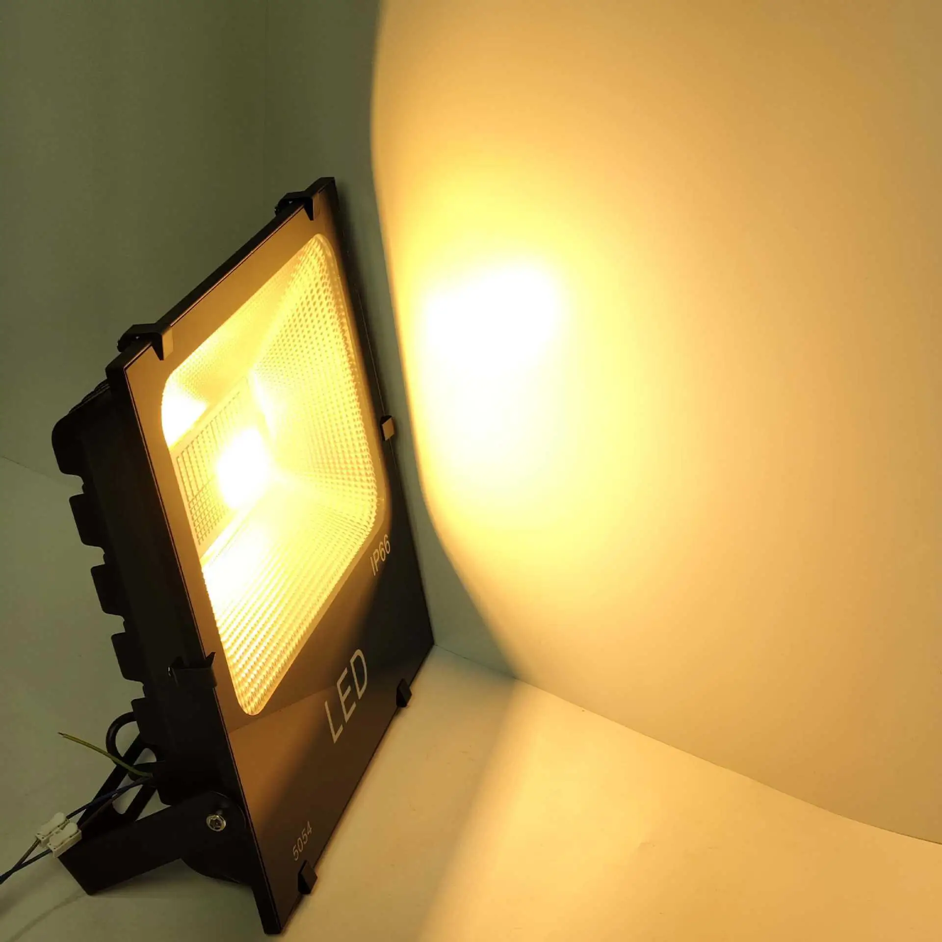 30W-200W RGB/RGBW DMX512 LED 투광등 AC85-265V 입력 블랙 케이스 IP67