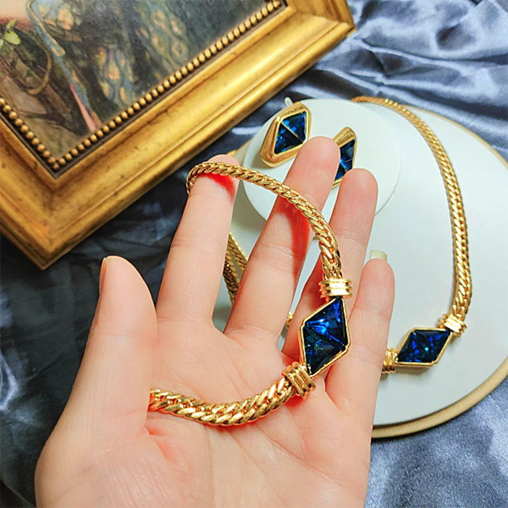 Рисунок 4 - Винтажное темпераментное треугольное