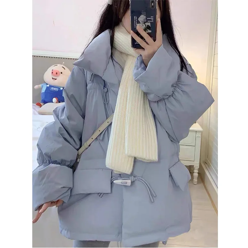 

2023 New White Duck Down Milk Glutinous Wind Horn Button Casual Loose Standing Neck High Quality Down Coat