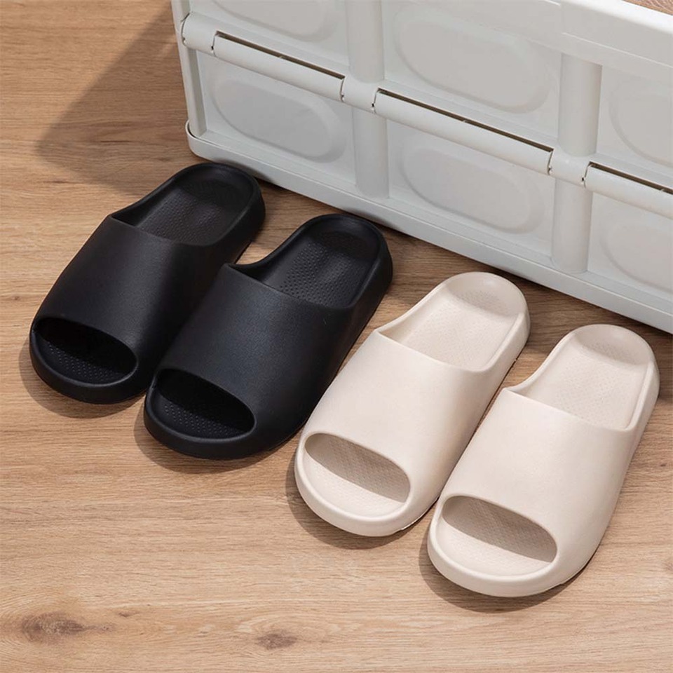 A pair Of Slippers, Thick Soled Sandals, Summer Fashionable Soft Soled Men's and Women's Slippers, Women's Sandals, EVA Slippers