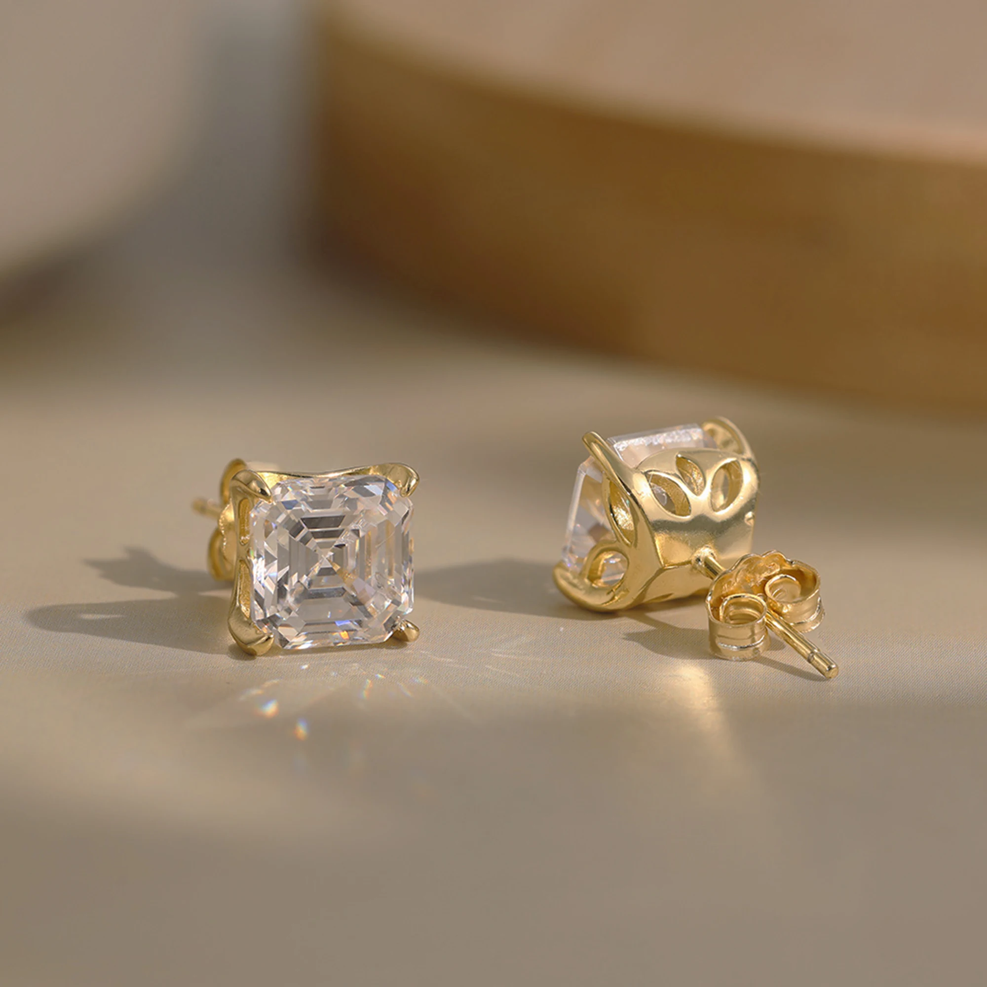 ORSA JEWELS Elegante Ohrstecker aus 925er-Sterlingsilber mit glänzendem rechteckigem Zirkonia-Stein, das perfekte Geschenk für Sie LZE19 – Detail 5