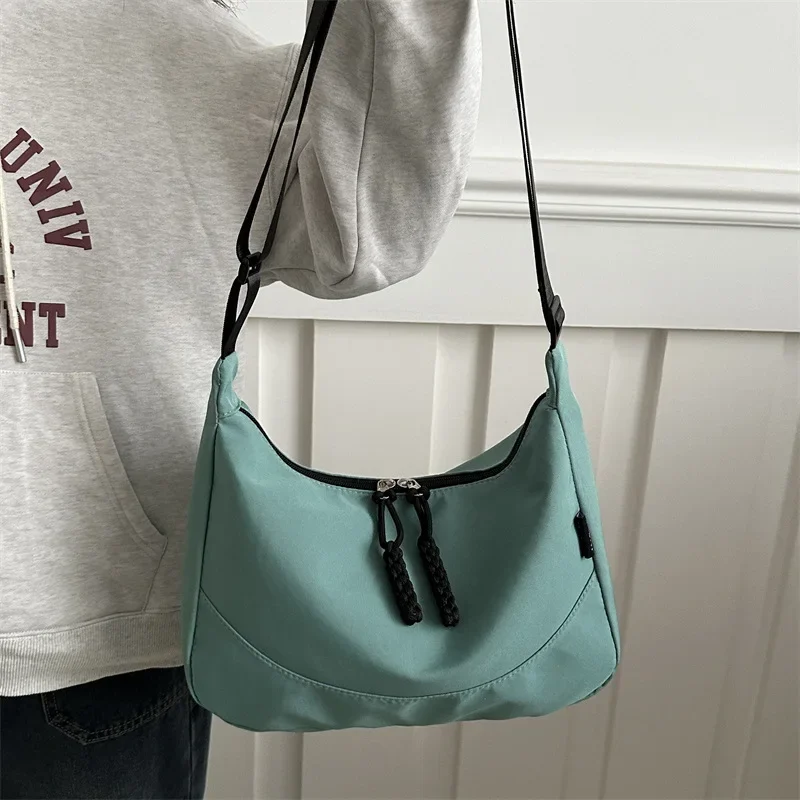 A Nylon Cloth Shoulder Bag Large Capacity New Autumn Winter Joker Messenger Shoulder Bag High Sense Jiaozi Bag