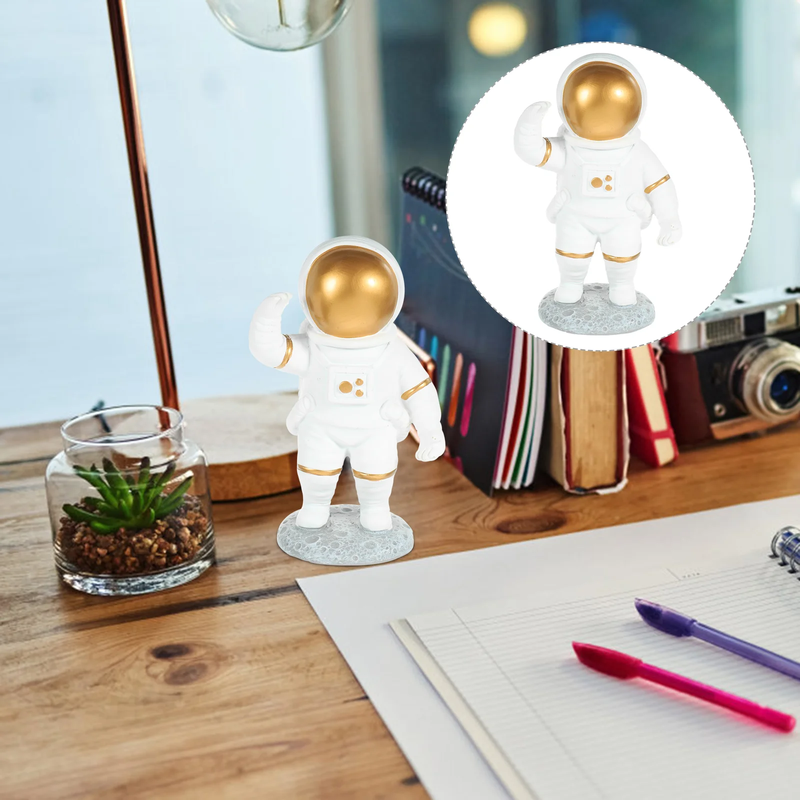

Resin Astronaut Figurine Spaceman Ornament Adorable Resin Spaceman Statue Table Decor