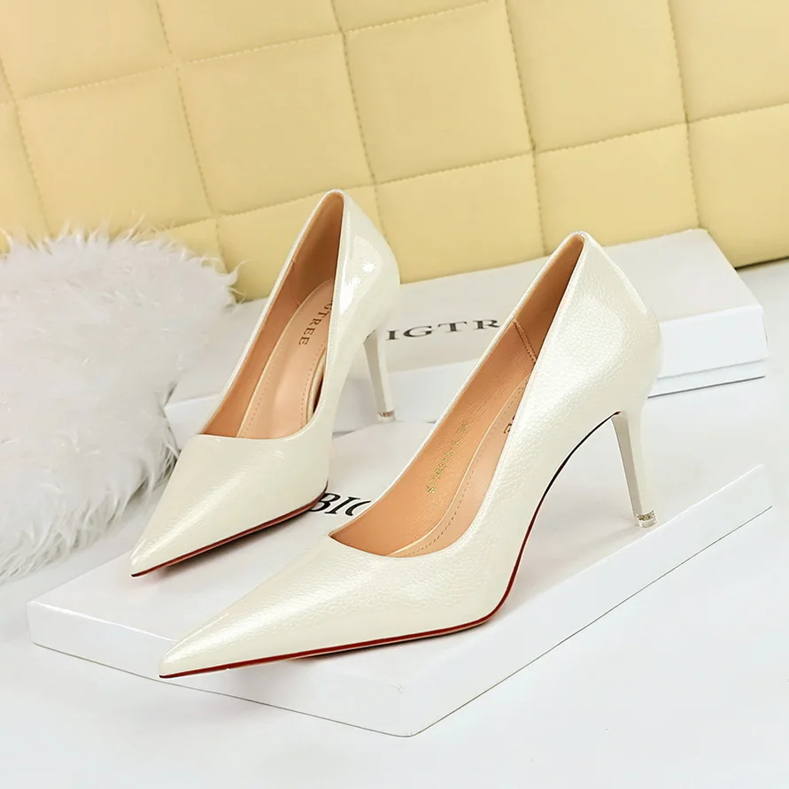 thumbnail image 1 of Zapatos de mujer minimalistas, delgados, clásicos, ultraaltos, con tacón de boca baja, puntiagudos, de cristal, lacados, de cuero, para banquetes, 1 of 5