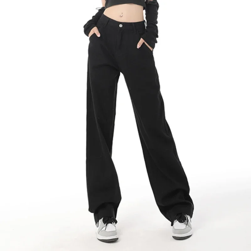 Рисунок 2 - Женские черные джинсы с вышивкой и низкой талией