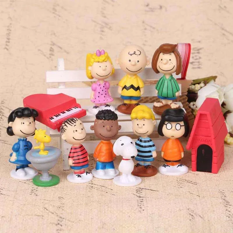 12Pcs Japan Cartoon Peanuts Snoopy Charlie Sally Woodstock Mini Figure Model Toys Miniatura Cake People Collection Puntelli
